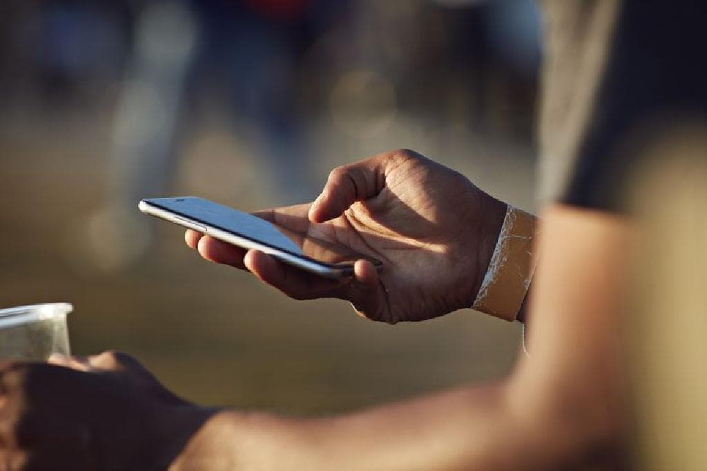 رسائل sms تهدد الإسرائيليين ..تعرف على مضمونها