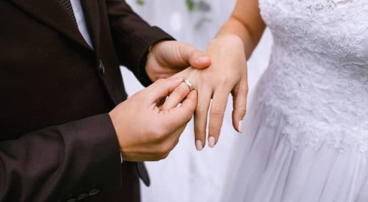العراق.. عروس محترفة تخدع 18 رجلاً في شهر واحد