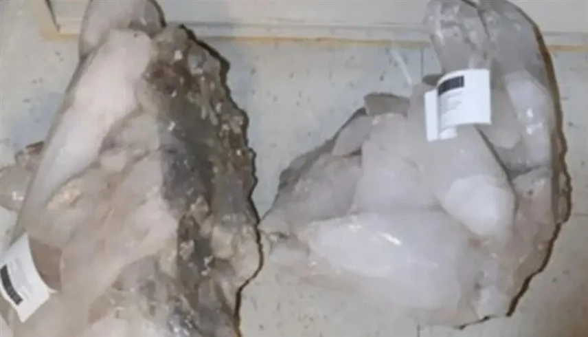 نيويورك.. لص يسرق أحجار نادرة ويحاول بيعها للشرطة