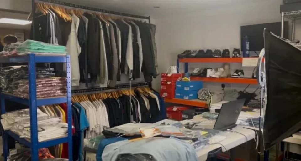 بريطانيا .. ضبط "مؤثري تيك توك" يبيعون بضائع مقلدة