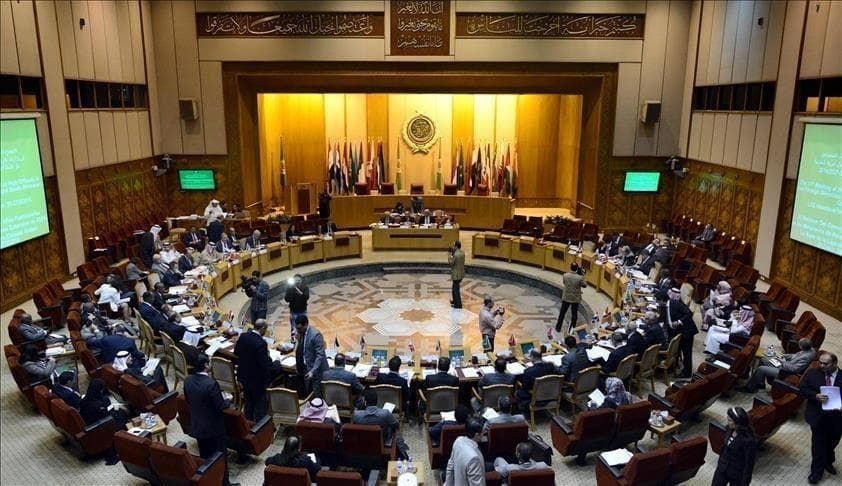 رئيس دولة عربية يتعرض للطعن بسلاح أبيض