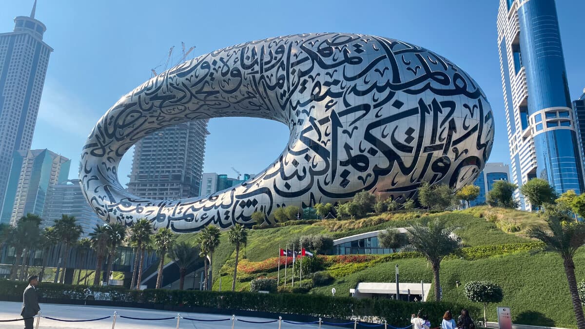 وزارة "السعادة" بين الإمارات ودول أخرى!