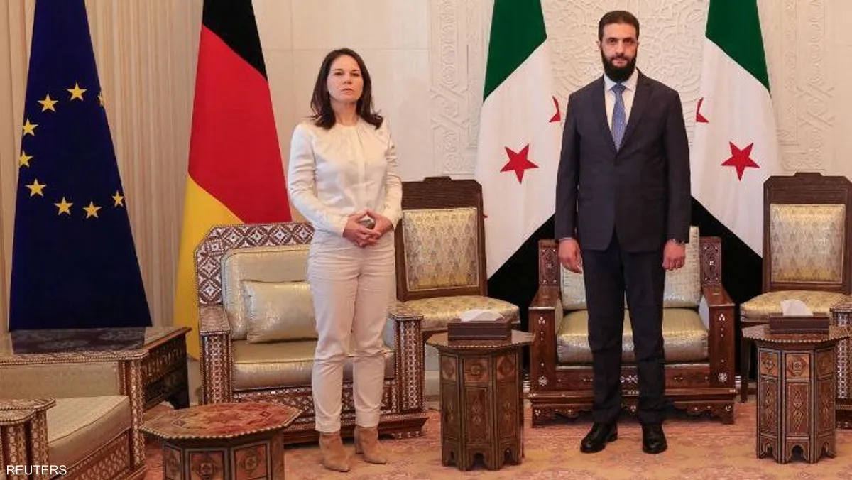 ملابس بيربوك "الكاجوال" والطائرة.. 4 رسائل ألمانية إلى سوريا