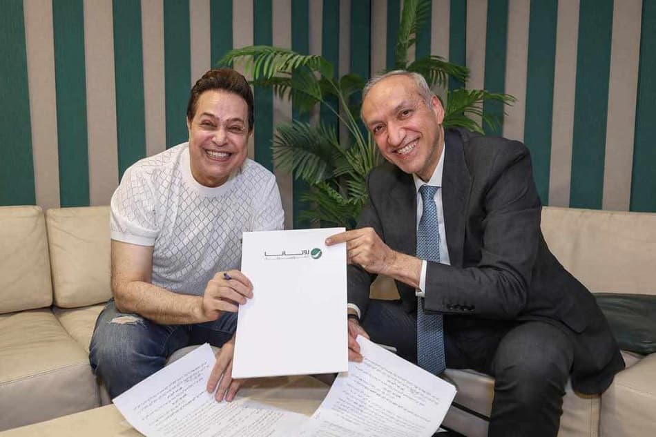 بعد محمد منير وأحمد سعد.. حكيم ينضم إلى "روتانا"