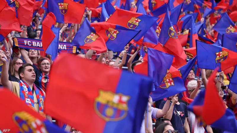 جماهير برشلونة تتوعد مدربا.. وتهدده بالقتل