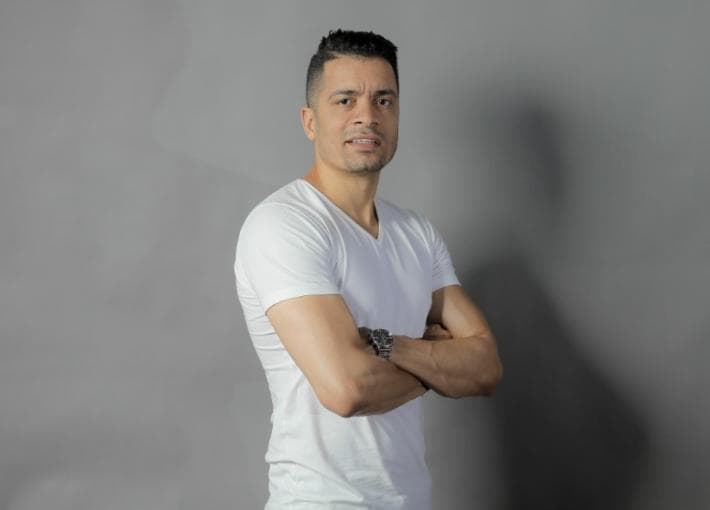 حسن شاكوش يطرح "صحاب ملاعين"