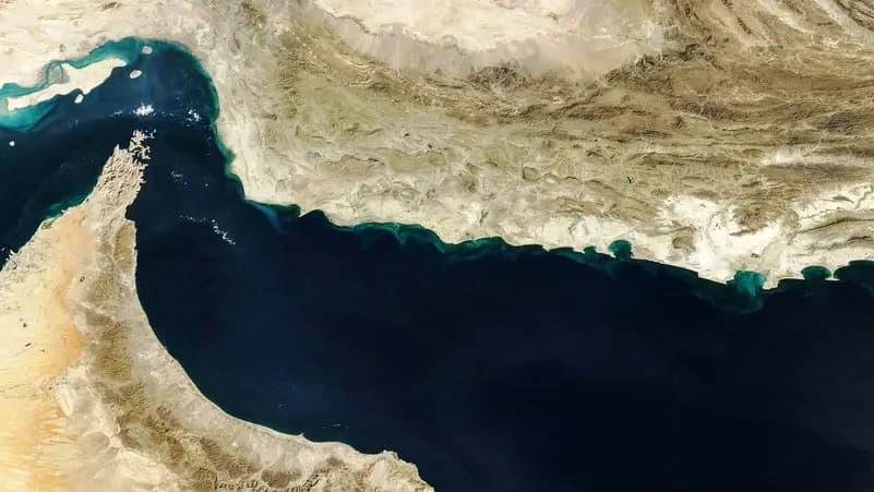 البرلمان يوافق على إغلاق مضيق هرمز والقرار النهائي للسلطات الأمنية