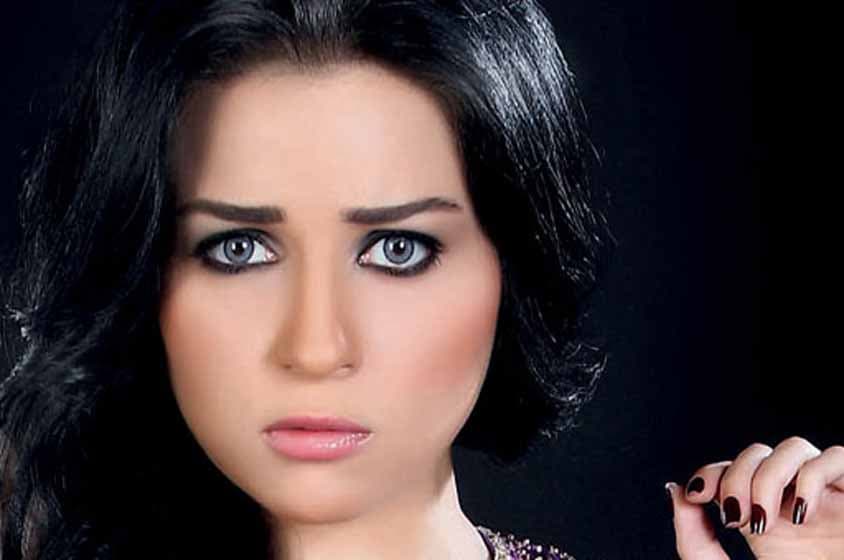 الموت يفجع الفنانة مي عز الدين