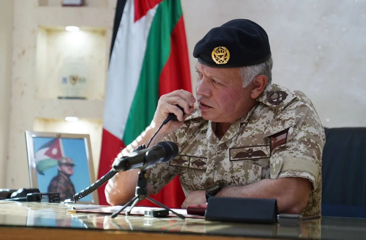 الملك يوجه بإعادة هيكلة الجيش