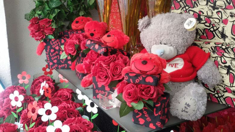 هدية "عيد الحب" تتسبب بوفاة شابة مصرية
