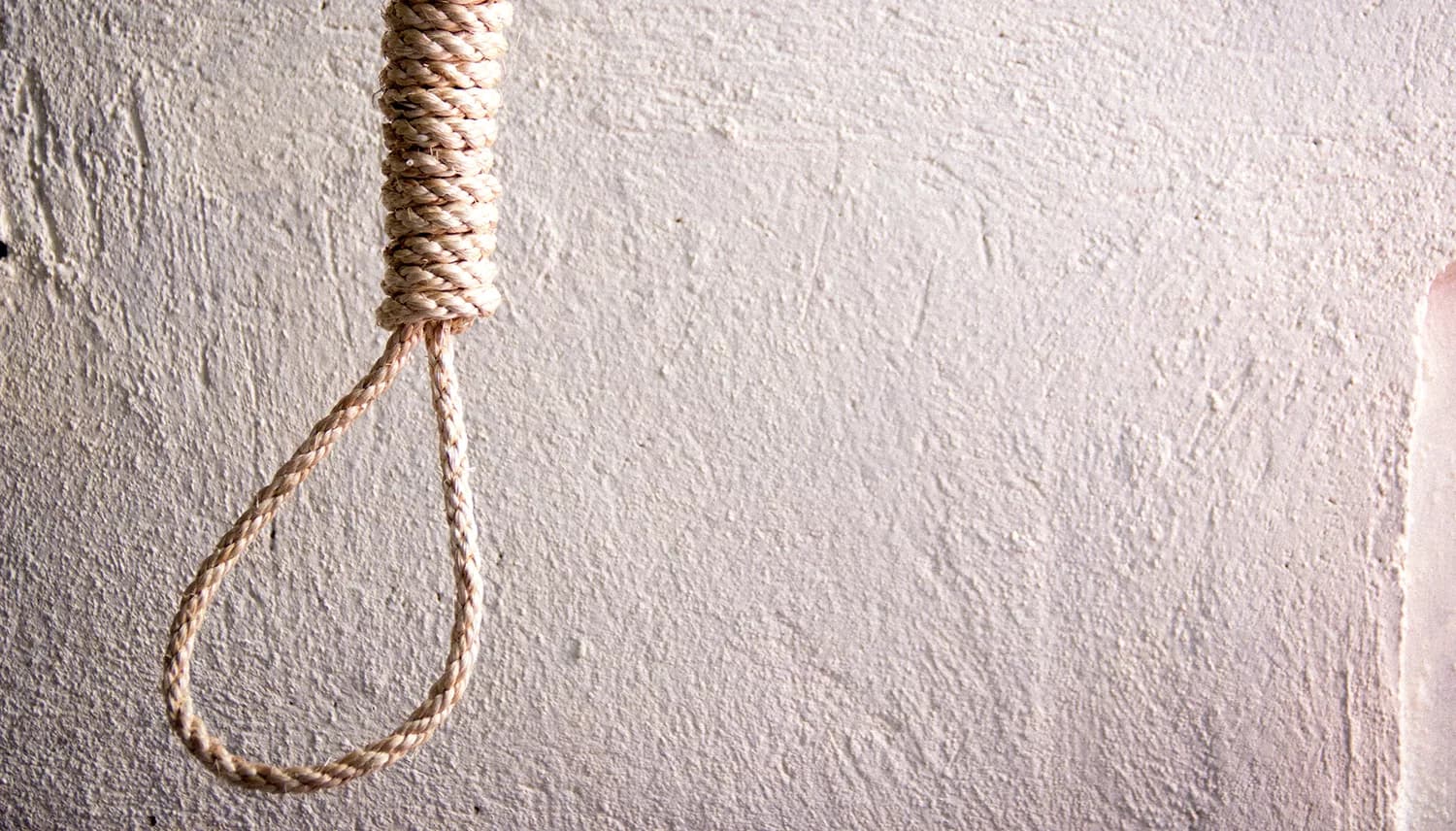 بريطانيا.. انتحار أستاذ جامعي شنقاً بعد فصله بسبب سلوكه..