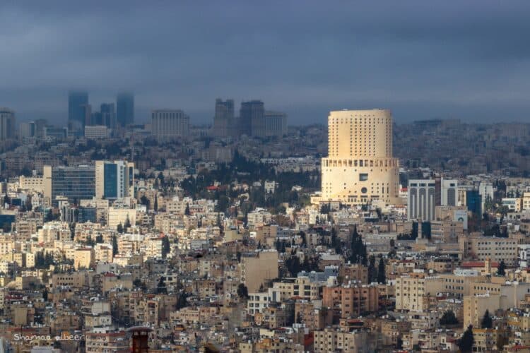 انخفاض ملموس على الحرارة واستمرار الأجواء المغبرة