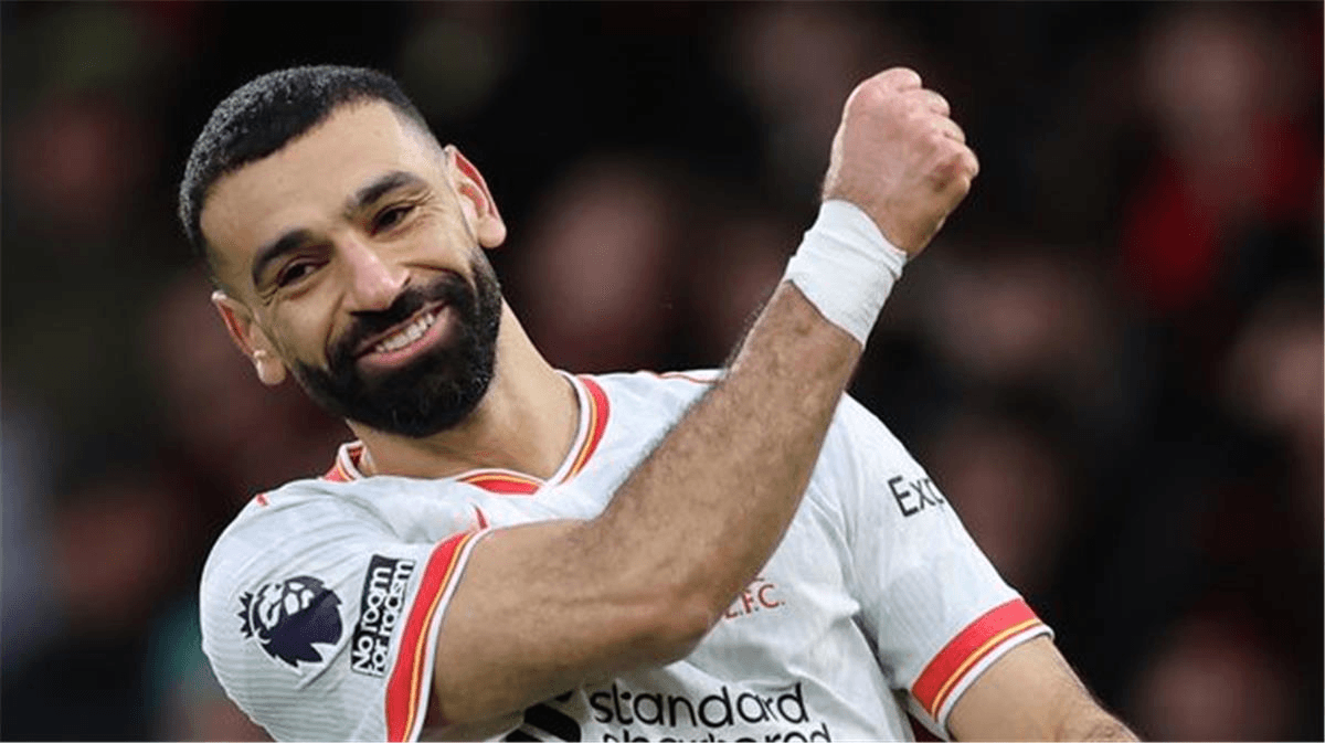 محمد صلاح كما لم تره من قبل.. لقطة فريدة له بملعب مصري.. فيديو