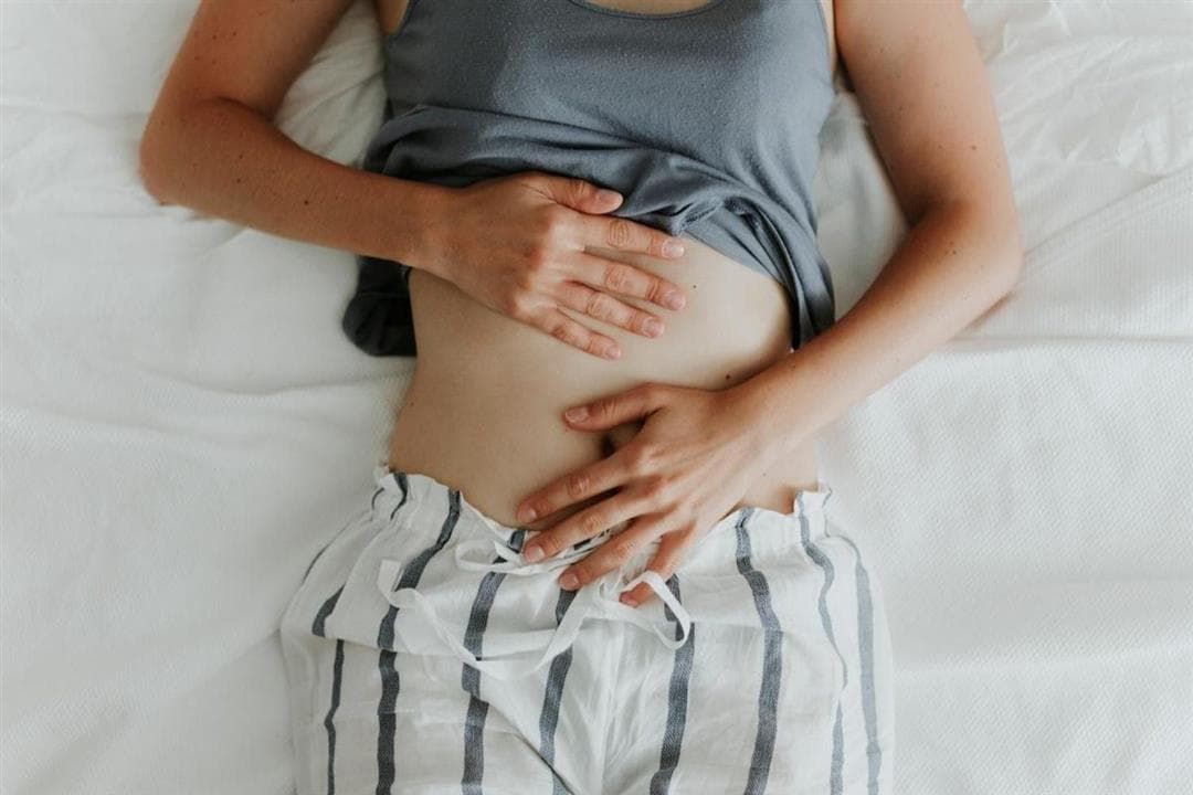 أسباب ألم السرة وعلاجه