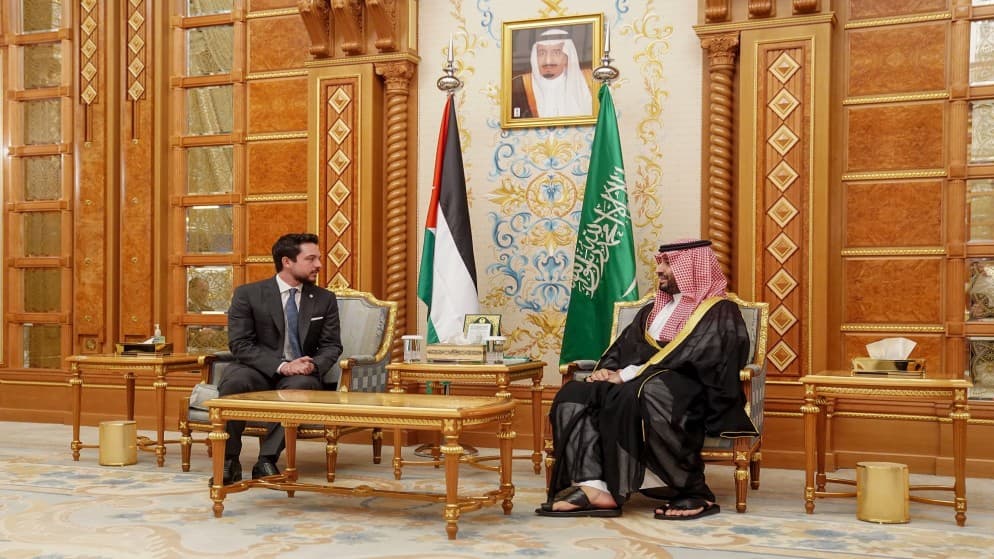 ولي العهد يؤكد خلال لقائه بن سلمان الحرص على تعزيز التعاون الثنائي