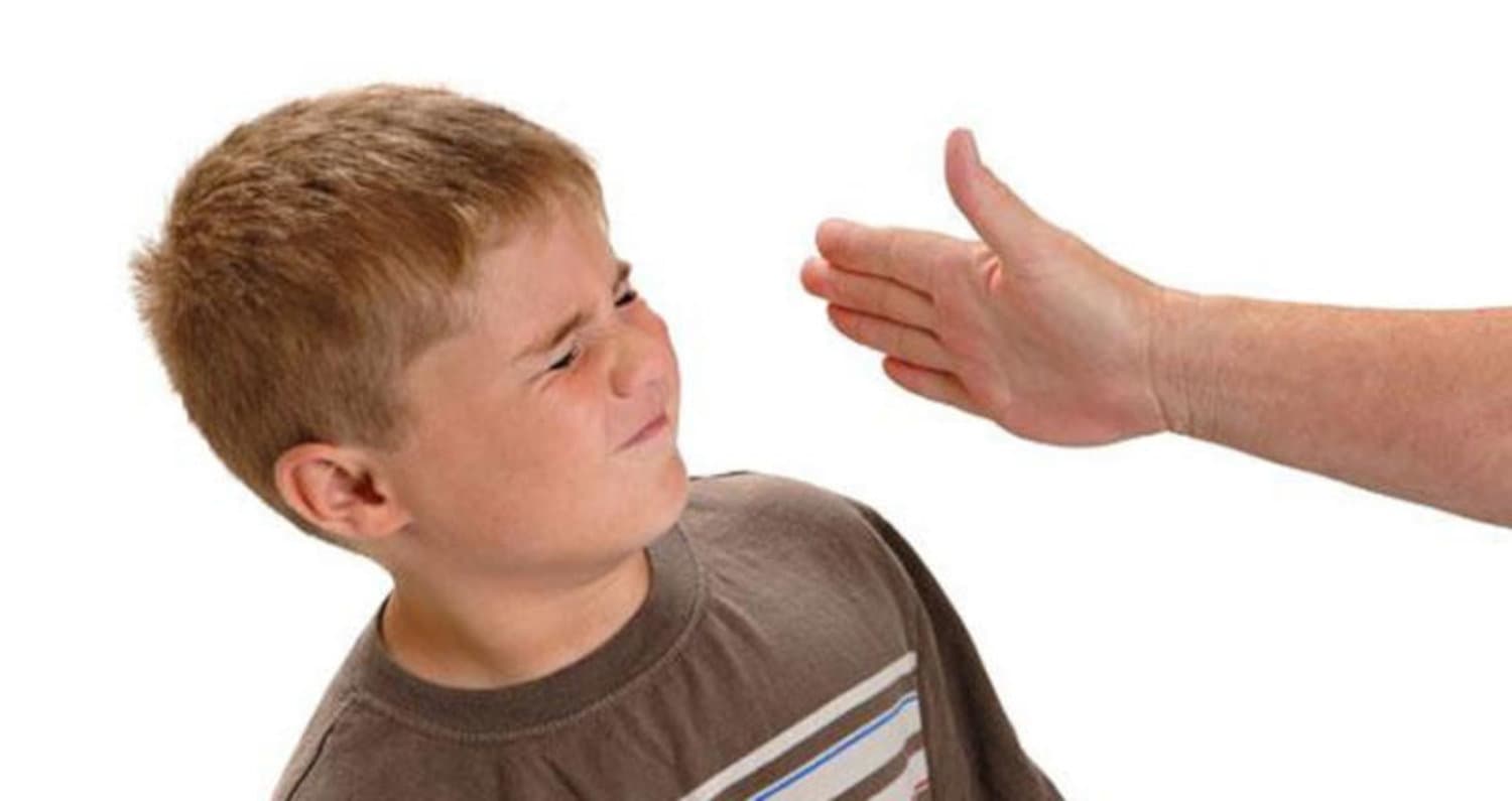 كيف أعاقب طفلي بطريقة صحيحة.. وهل يختلف حسب حجم الخطأ وعمر الطفل؟