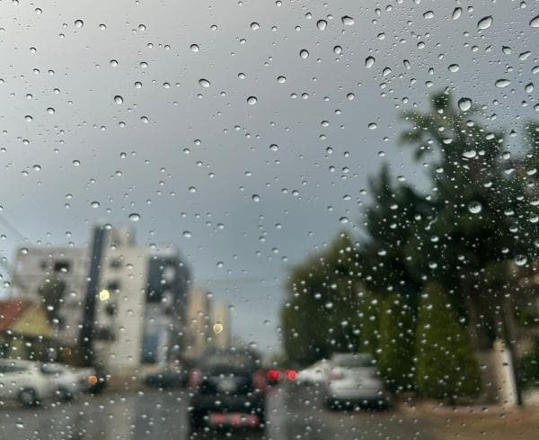 طقس بارد وزخات مطرية في أغلب المناطق الخميس