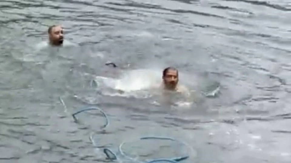 تركيا.. محاولة إنقاذ حقيبة تنتهي بمأساة