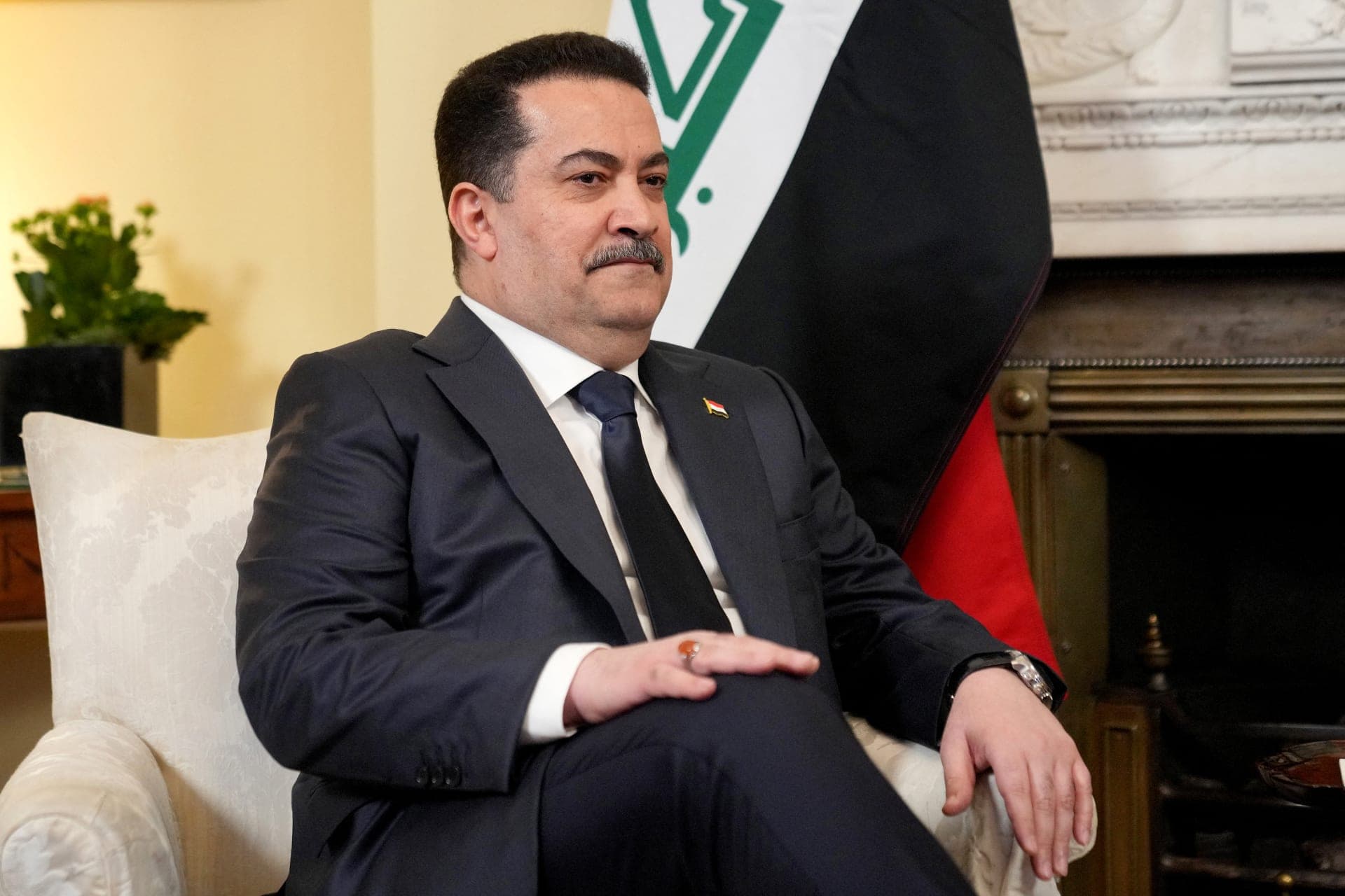 العراق.. حاول قطع أصابعه لإهدائها لرئيس الوزراء