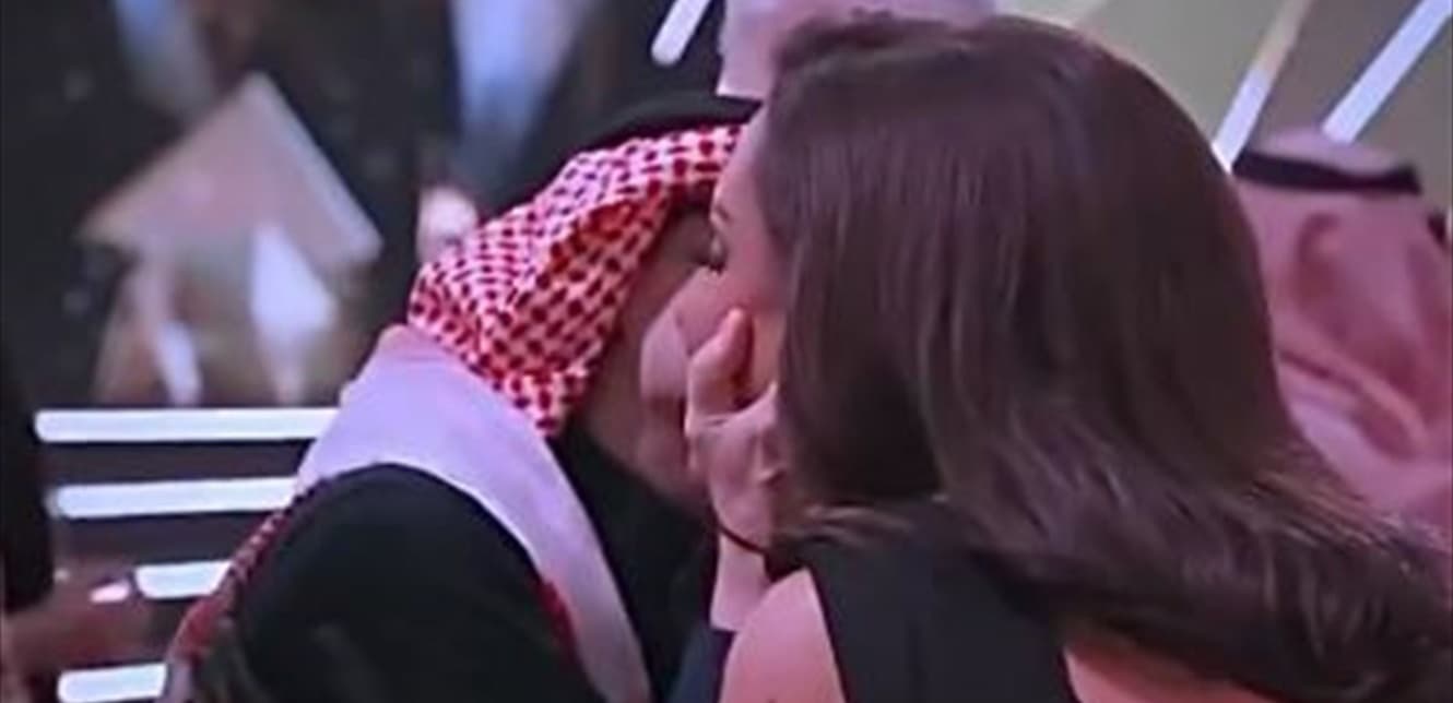 بعد القُبلة المثيرة للجدل.. الأمن السعودي يستدعي أنغام وعبد المجيد عبدالله
