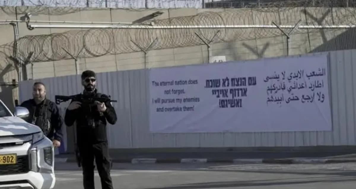 بعبارة على سجن عوفر.. إسرائيل تتوعد الأسرى الفلسطينيين