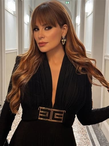 كارول سماحة تحصد جائزة "الفن والصمود" في باريس