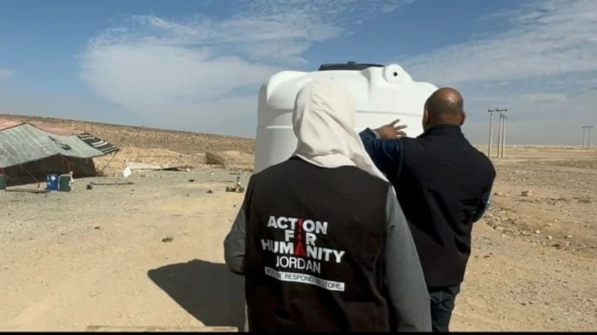 الصندوق الهاشمي لتنمية البادية يوزع خزانات مياه في لواء الحسا