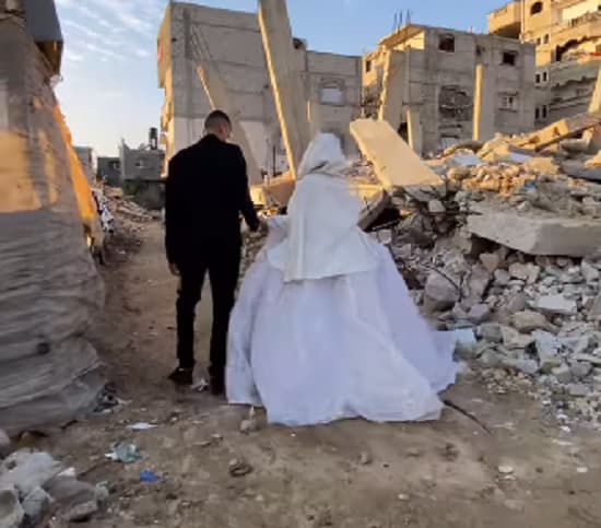 زفة عروسين من غزة وسط الحطام رسالة أمل وصمود