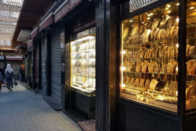 في المغرب.. سرقة محل مجوهرات بالكامل بطريقة هوليوودية