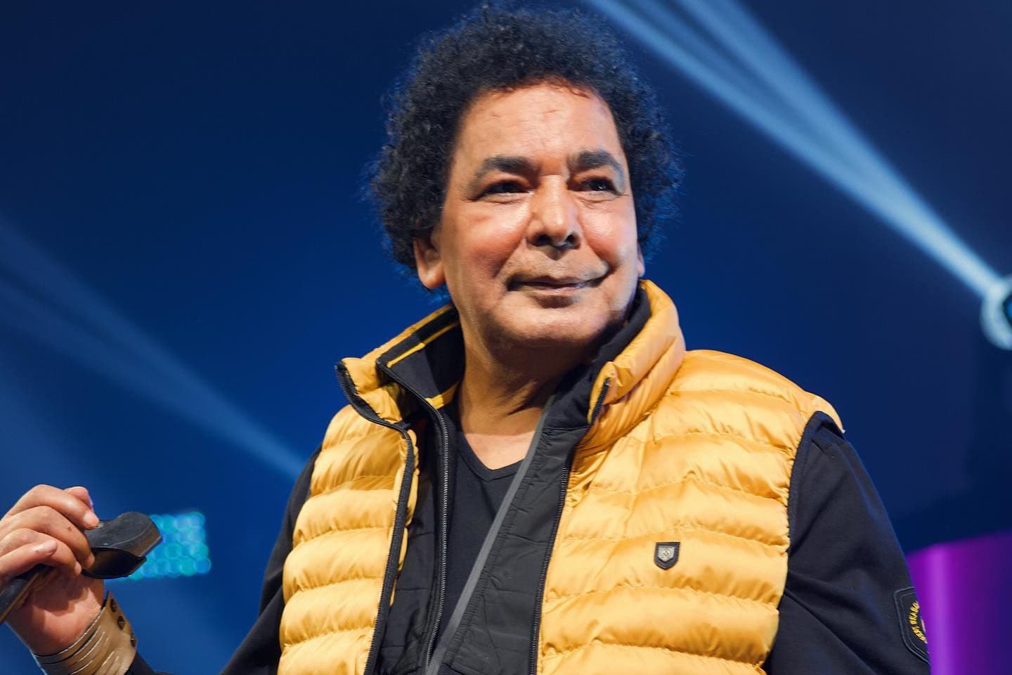 تضارب الأنباء حول صحة محمد منير