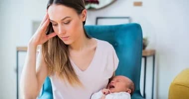التوتر بعد الولادة.. أسبابه وهل يؤثر على حليب الثدي؟