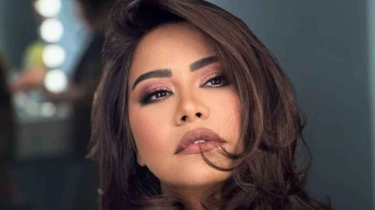 سب وتهديد.. مدير صفحات شيرين عبد الوهاب يتقدم ببلاغ ضدها