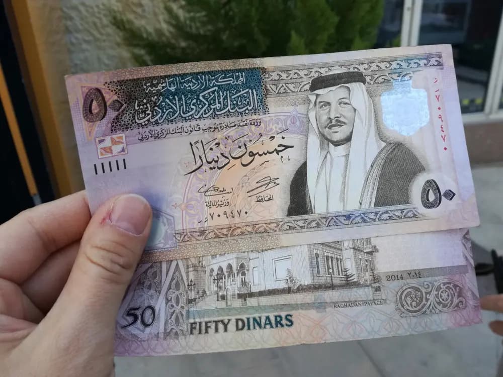رفع الحد الادنى للأجور إلى 290 دينارا شهريا