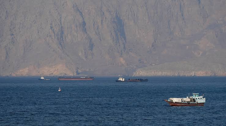 طهران: لن تدخل أو تغادر أي ناقلة مضيق هرمز دون تنسيق
