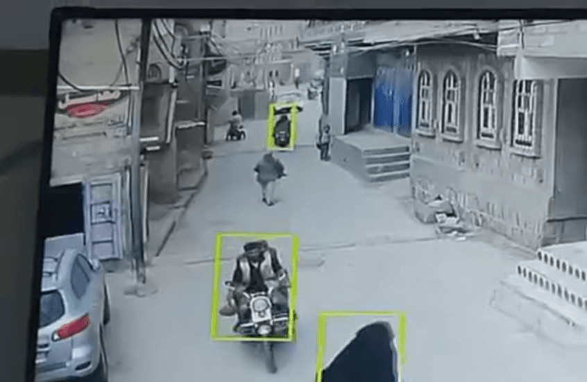 اليمن.. طفل شجاع ينقذ شقيقته من محاولة اختطاف في محافظة ذمار شمال البلاد (فيديو)