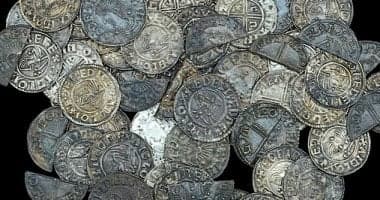 تفسير حلم العثور على نقود معدنية في الأرض