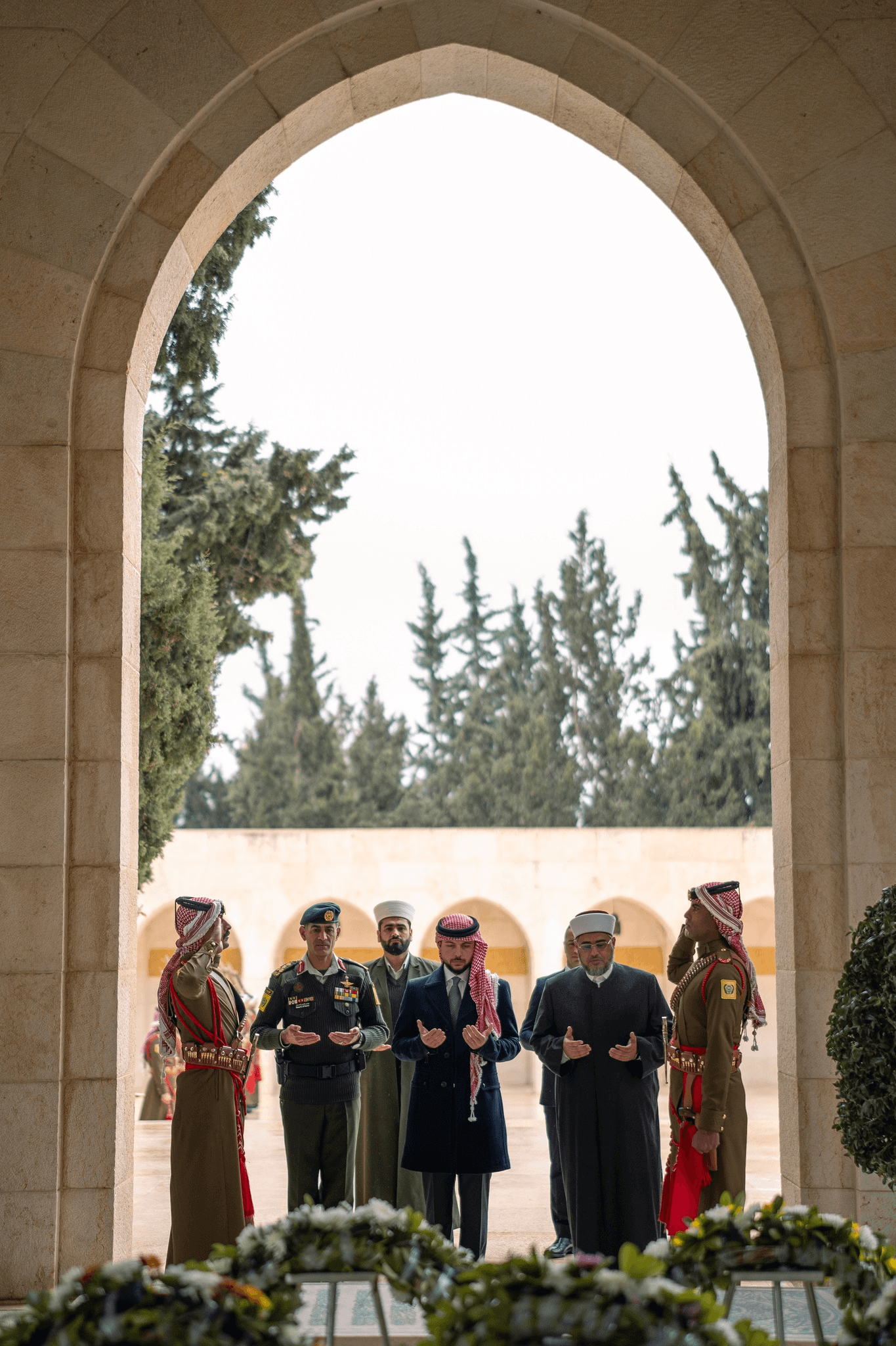 ولي العهد يزور ضريح المغفور له الملك الحسين
