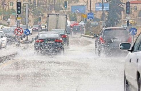 هطول مطري غزير ببعض المناطق الاثنين .. وتحذير من السيول