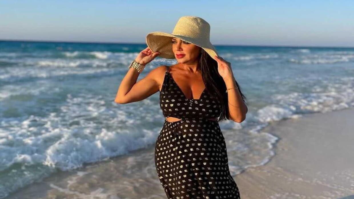 "تخون حبيبها مع كلب".. فيلم من بطولة رانيا يوسف وسمية الخشاب