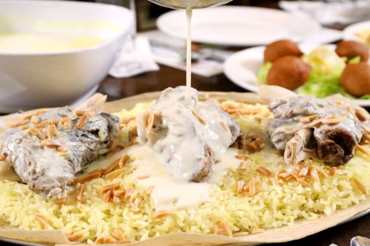 وزير السياحة:إدراج المنسف على قائمة اليونسكو إثبات على ملكية الأردن الحصرية له