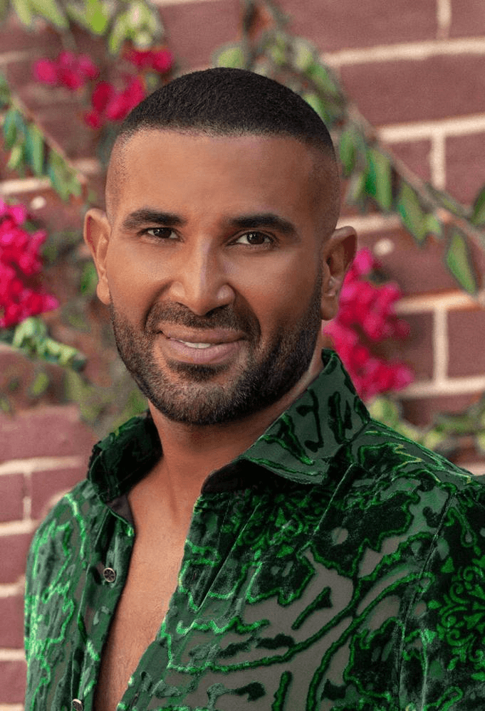 أحمد سعد يحصل على جائزة أفضل مطرب