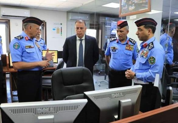 وزير الداخلية مازن الفرايه يرافقه مدير الأمن العام يزوران إدارة السير