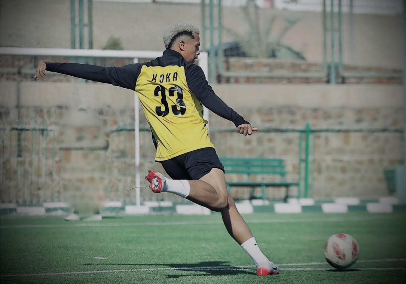 اللاعب مصطفى كوكا يشارك في تدريبات نادي المقاولون العرب استعدادا للمباريات المقبلة