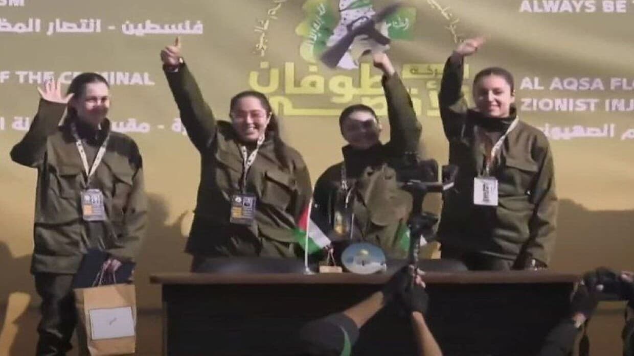حماس تسلم الصليب الأحمر الدولي الأسيرات الإسرائيليات بالزي العسكري