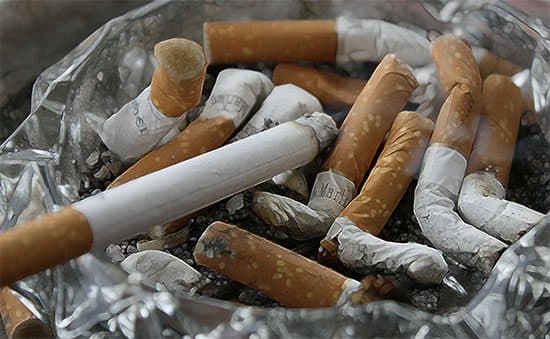 دراسة تكشف عن آثار التدخين المدمرة على العظام