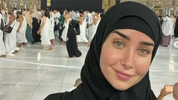 هنا الزاهد من أمام الكعبة: فيه حاجات جميلة مستنياني