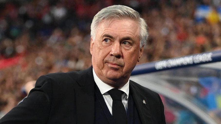 مدرب ريال مدريد يوضح سبب غضبه تجاه دكة برشلونة
