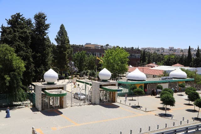 تخصيص 10 ملايين دينار لتغطية رسوم المنح والقروض الجامعية