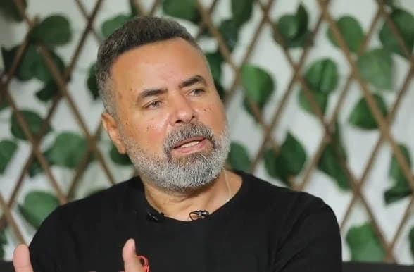 الفنان المصري خليل وعائلته يقيمان في الشارع !