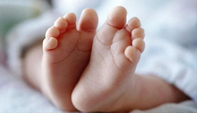 امريكا.. اعتقال سبعيني حاول شراء رضيعة في دار مزادات